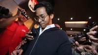 Ia menjalani pemeriksaan selama 8,5 jam.