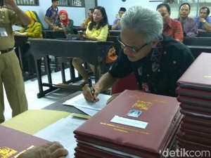 Gubernur Ganjar Dorong Setiap Desa di Jateng Miliki Website