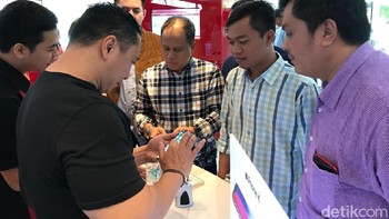 Semua mata pun tertuju pada iPhone X. Foto: detikINET/Adi Fida Rahman