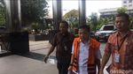 Momen Pelukan Setya Novanto dan Sang Putra di Gedung KPK