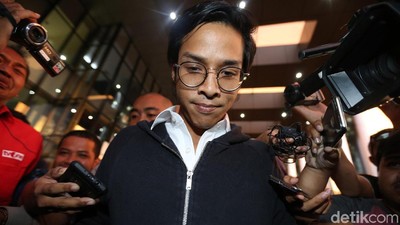 Foto: Setelah Dwina, Rheza Anak Novanto Ikut Diperiksa KPK