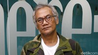 Pria kelahiran Jakarta 2 September 1963 itupun menyebut dirinya sudah 15 tahun memakai narkoba sebelum berhenti.