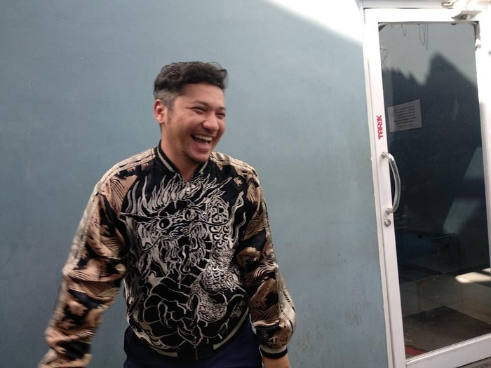 Kadar kolesterolnya meningkat, Gading Marten putuskan untuk ubah gaya hidup menjadi lebih sehat. Foto: Widiya Wiyanti/detikHealth Kadar kolesterolnya meningkat, Gading Marten putuskan untuk ubah gaya hidup menjadi lebih sehat. Foto: Widiya Wiyanti/detikHealth