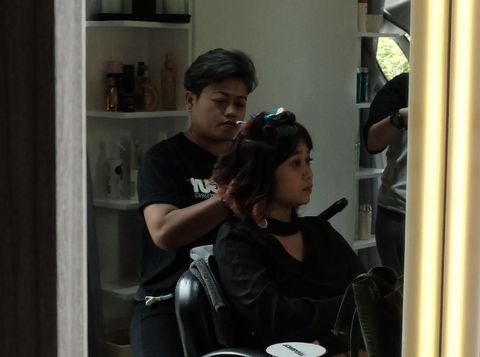 Review Perawatan  Rambut  Kering  dan Rusak di Salon Toni 