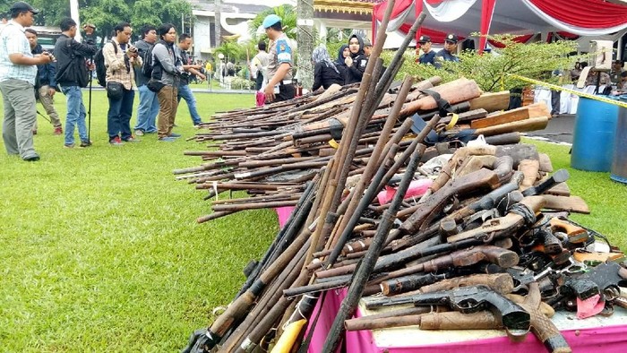 Menggunung, Ini Ratusan Senpi yang Dimusnahkan Polda Sumsel