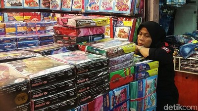 Anies Izinkan PKL Tanah Abang, Pasar Blok G Makin Sepi