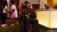 Ia memang pernah mengalami kecelakaan motor hingga kaki kanannya luka parah dan dipasang pen. Pool/Noel/detikHOT
