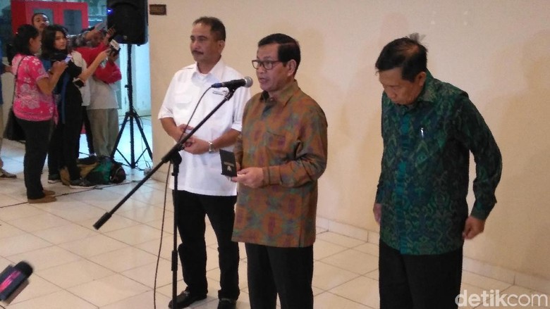 Presiden Jokowi Cabut Status Tanggap Darurat Gunung Agung Presiden Jokowi Cabut Status Tanggap Darurat Gunung Agung