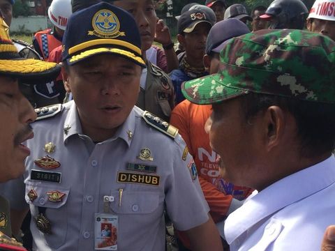 Wakadishub DKI Sigit, Kasatpol PP DKI Jakarta Yani dan Kepala Stasiun Tanah Abang Jajat membahas soal lokasi mangkal opang dan ojol