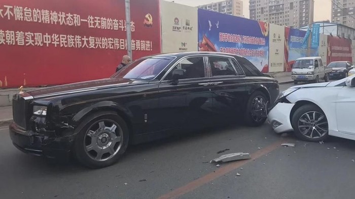 Waduh, Pemilik Rolls-Royce Minta Penabrak Mobilnya Jual Rumah