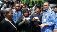 Anies mengatakan penataan PKL dengan lokasi khusus tersebut diharapkan membuat pejalan kaki berjalan nyaman.