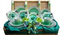 Bingkisan Natal tidak melulu bisa terdiri dari susunan makanan tapi bisa juga barang pecah belah seperti piranti makan. Satu set alat makan ini juga bisa jadi bingkisan Natal. Foto: Istimewa