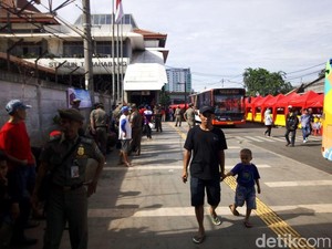 Jalan Depan Stasiun Tanah Abang Ditutup Tiap Hari Termasuk Weekend