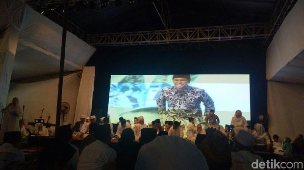 Pakai Batik, Ganjar dan Emil Dardak Hadiri Sewindu Haul Gus Dur