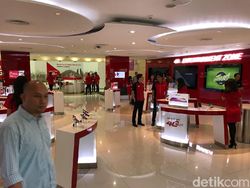 Mereka Rela Antre Pagi-pagi demi Mengejar iPhone X