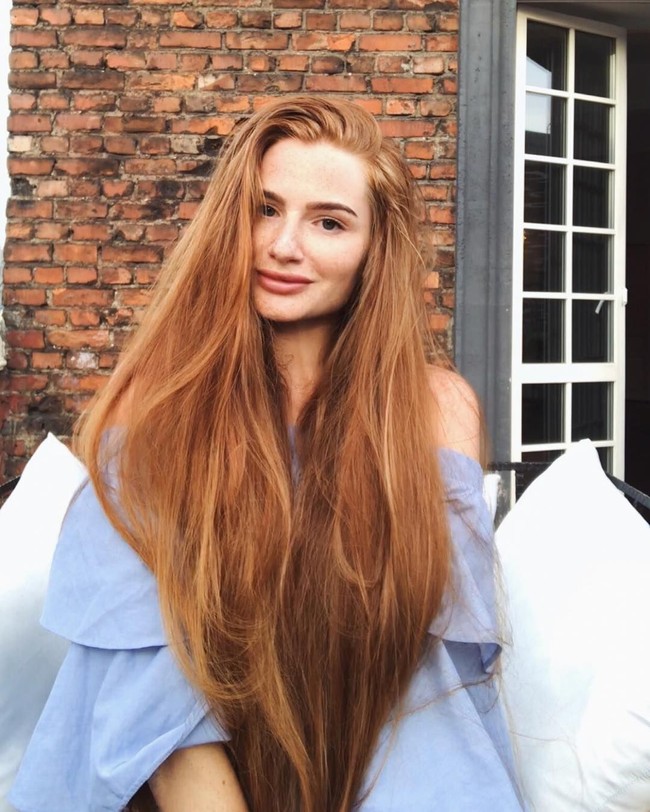 Anastasiya Sidorova punya rambut sangat panjang, sekitar 42 inchi atau 106 cm. Foto: Instagram Anastasiya Sidorova