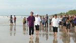 Foto: Gaya Santai Jokowi dan Menterinya Tinjau Pantai Kuta