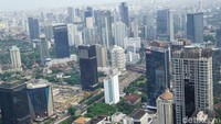 Kalau ini ada di sentral perkantoran Jalan Sudirman. Terlihat gedung-gedung pencakar langit yang terlihat tak lebih tinggi jika traveler melihatnya dari jalanan (Masaul/detikTravel)