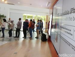 Mengintip Keseruan Berburu iPhone X di Jakarta