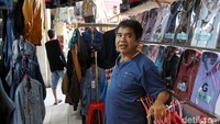 Mereka pun berniat untuk turun dan berdagang jadi PKL.