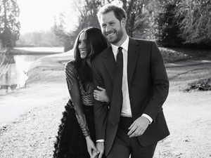 Pakai Gaun Transparan di Foto Tunangan, Meghan Markle Langgar Aturan Istana?
