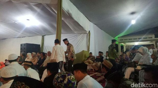 Pakai Batik, Ganjar dan Emil Dardak Hadiri Sewindu Haul Gus Dur