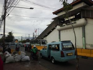 Potret Hiruk Pikuk Jalan di Stasiun Tanah Abang Jelang Penataan