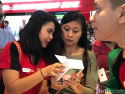 Mereka Rela Antre Pagi-pagi demi Mengejar iPhone X