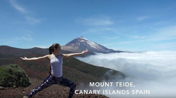 Blogger dan instruktur yoga asal San Francisco, AS bernama Amy Maloon keliling dunia sambil tetap rajin latihan yoga di alam bebas (Frog Song Medicine/Youtube) Blogger dan instruktur yoga asal San Francisco, AS bernama Amy Maloon keliling dunia sambil tetap rajin latihan yoga di alam bebas (Frog Song Medicine/Youtube)