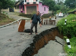 Jalur Alternatif Batang-Magelang Amblas