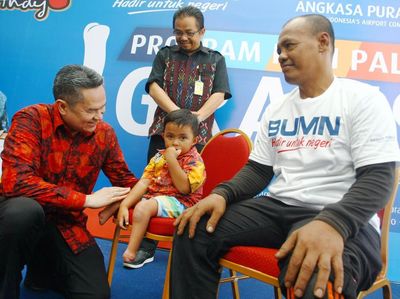Melihat Kebahagiaan Para Penerima Kaki Palsu