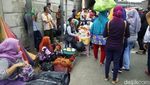 Foto: Sempat Steril, Trotoar Tanah Abang Lagi-lagi Diisi PKL