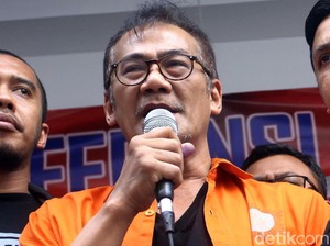 Wulan Guritno Berharap Tio Pakusadewo Tak Diperlakukan Seperti Penjahat