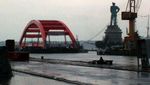 Foto: Rangka dari Jembatan Kebanggaan Jokowi Tiba di Papua
