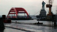Sementara itu pengiriman bentang utama kedua sudah dilakukan pada Minggu 18/12/2017 dan ditargetkan tiba pada Minggu, 7/01/2018. Pool/Kementerian PUPR.