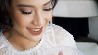 Tidak diet ketat. Pemeran film Kartini ini hanya memperbanyak konsumsi sayur dan lauk berprotein. Foto: Instagram @therealdisastr