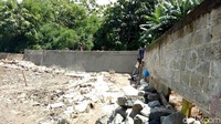 Anies Baswedan sudah beberapa kali datang meninjau ke lokasi saat tanggul Kali Pulo ini jebol di Bulan Desember. Foto: Seysha Desnikia/detikcom