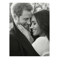 Mesranya, Pangeran Harry dan Meghan Markle dalam Foto Pertunangan Resmi