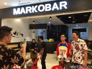 Gibran Resmi Buka Gerai Markobar ke 31 di Transmart Graha Raya