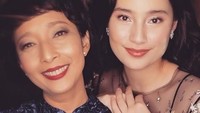 Tatjana Saphira mengunggah fotonya bersama sang ibu dengan menuliskan caption Selamat Hari Ibu ditambahkan emoticon hati. (Dok. Instagram)