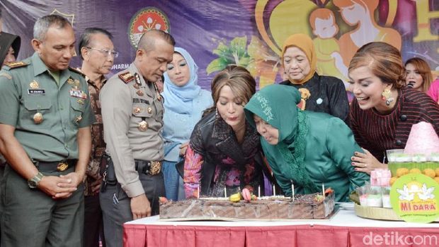 Kejutan Kapolrestabes Rudi untuk Wali Kota Risma di Hari Ibu