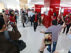 Mengintip Keseruan Berburu iPhone X di Jakarta