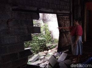 Tembok Rumah Warga di Semarang Jebol Diterjang Banjir Luapan Irigasi
