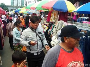 Pedagang Pasar Blok G Sewa Kios Rp 10 Juta, PKL Gratis