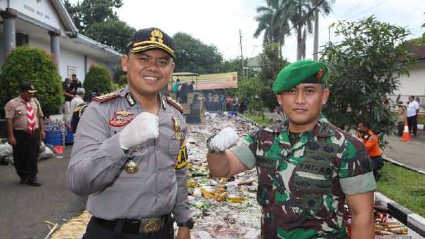 Kapolres Bogor AKBP Andi Mochamad Dicky dan didampingi Dandim 0621 Letkol Inf Fransisco.