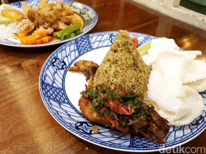 Sagoo Kitchen  Gurih Mantap Nasi  Goreng  Kunyit Ayam 