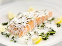 Menu Natal: Paduan Lemon dengan Salmon Panggang dan <i>Thyme Cake</i> untuk Jamuan Natal