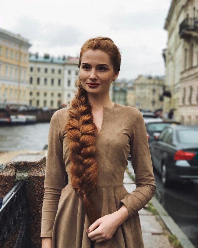 Punya rambut sangat panjang, siapa sangka Anastasiya ternyata pernah didiagnosa alopecia lima tahun lagi. Foto: Instagram Anastasiya Sidorova