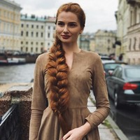 Punya rambut sangat panjang, siapa sangka Anastasiya ternyata pernah didiagnosa alopecia lima tahun lagi. Foto: Instagram Anastasiya Sidorova