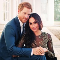 Foto lain dari album pertunangan Meghan Markle dan Pangeran Harry yang diabadikan oleh Alexi. Tampak Meghan anggun berbalut gaun Ralpha & Russo seharga Rp 1,1, miliar! (Foto: Alexi Lubomirski via Getty Images)